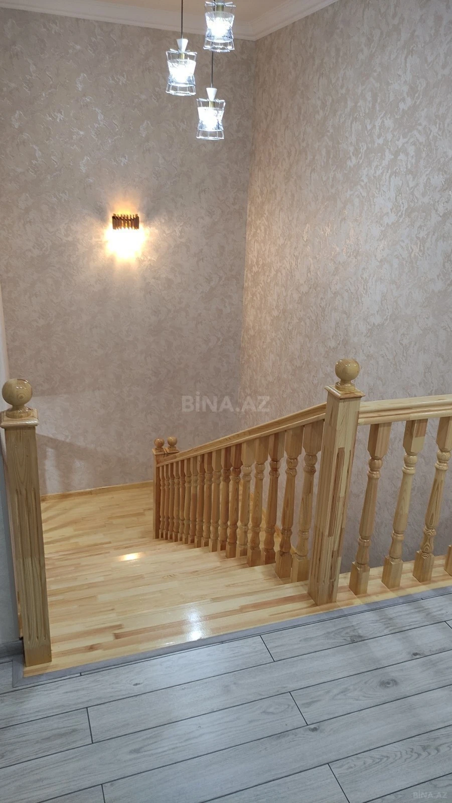 Satılır 6 otaqlı həyət evi 211 m²