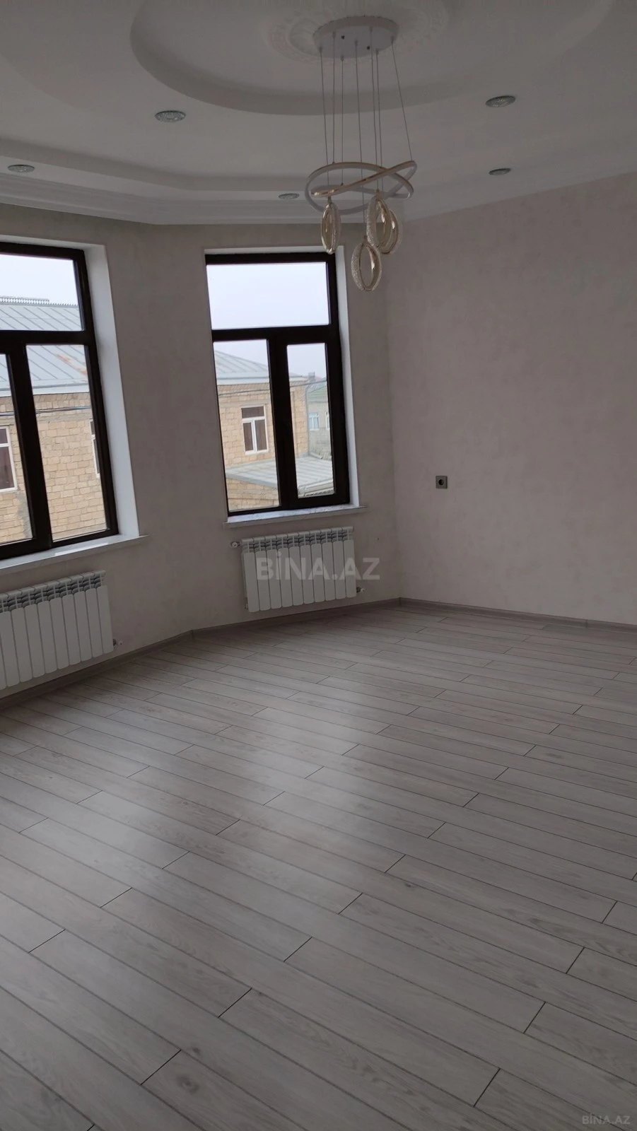 Satılır 6 otaqlı həyət evi 211 m²
