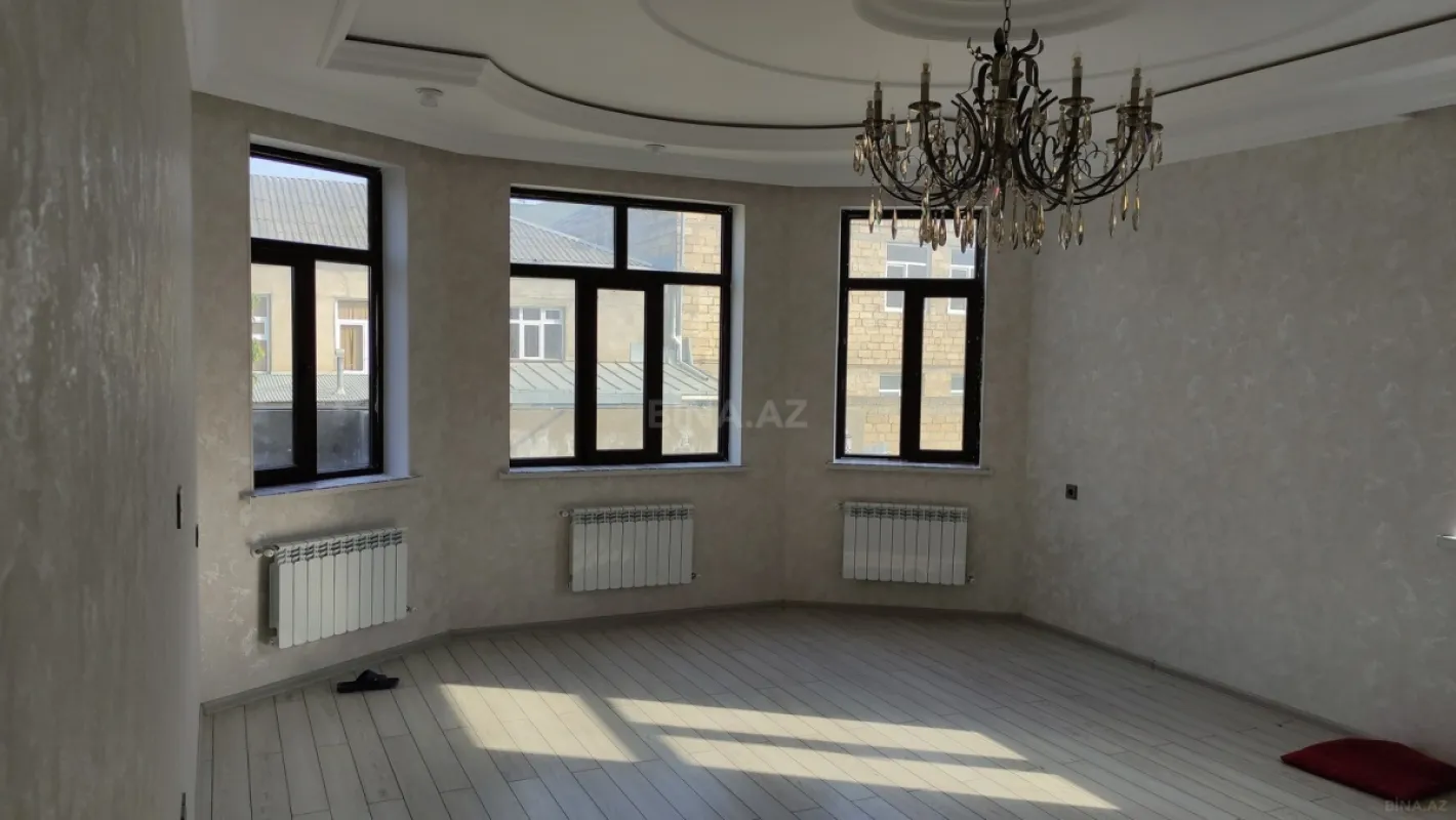 Satılır 6 otaqlı həyət evi 211 m²