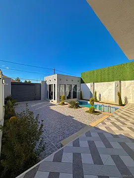 Satılır 4 otaqlı həyət evi 250 m²