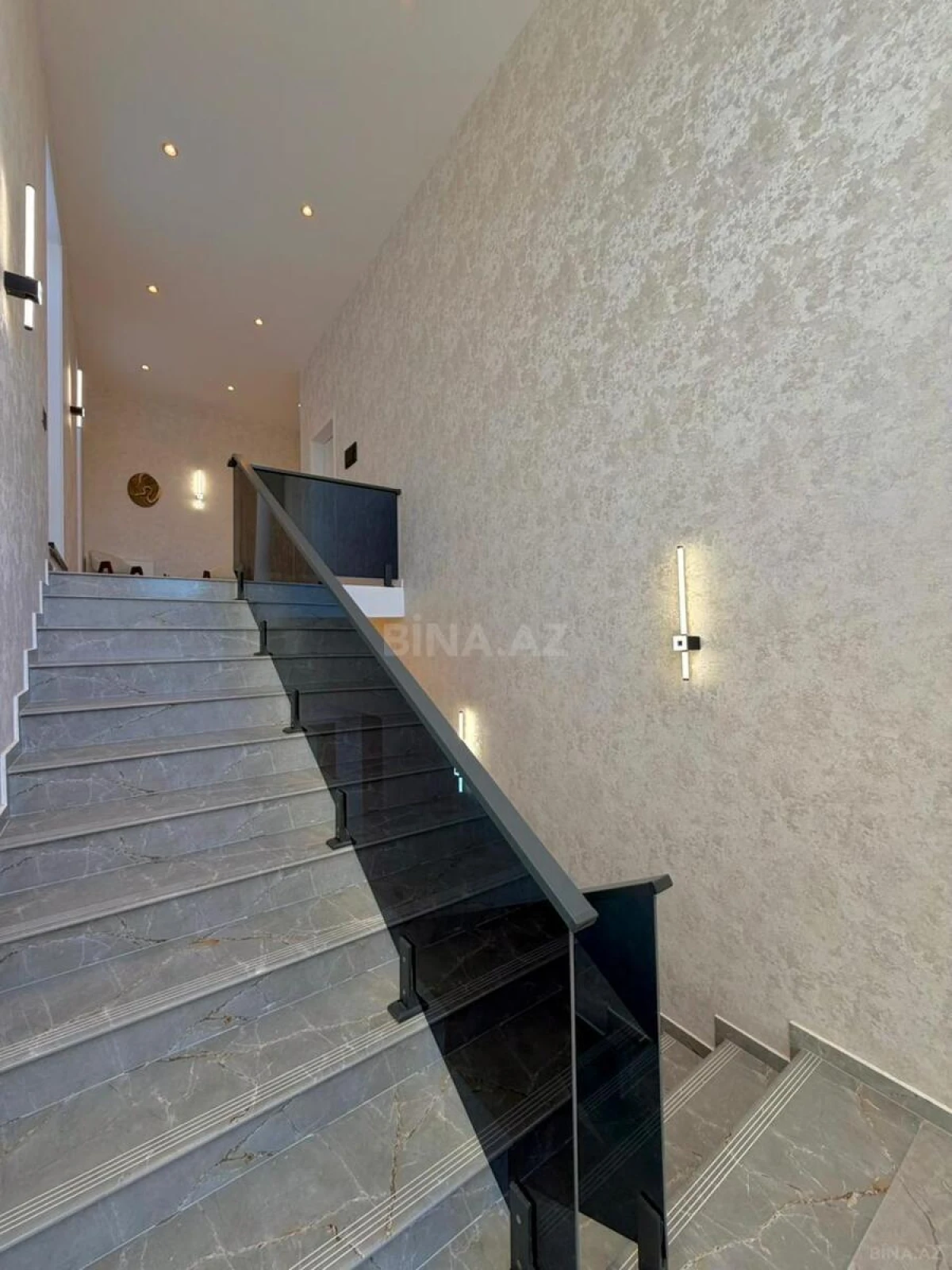 Satılır 4 otaqlı həyət evi 250 m²