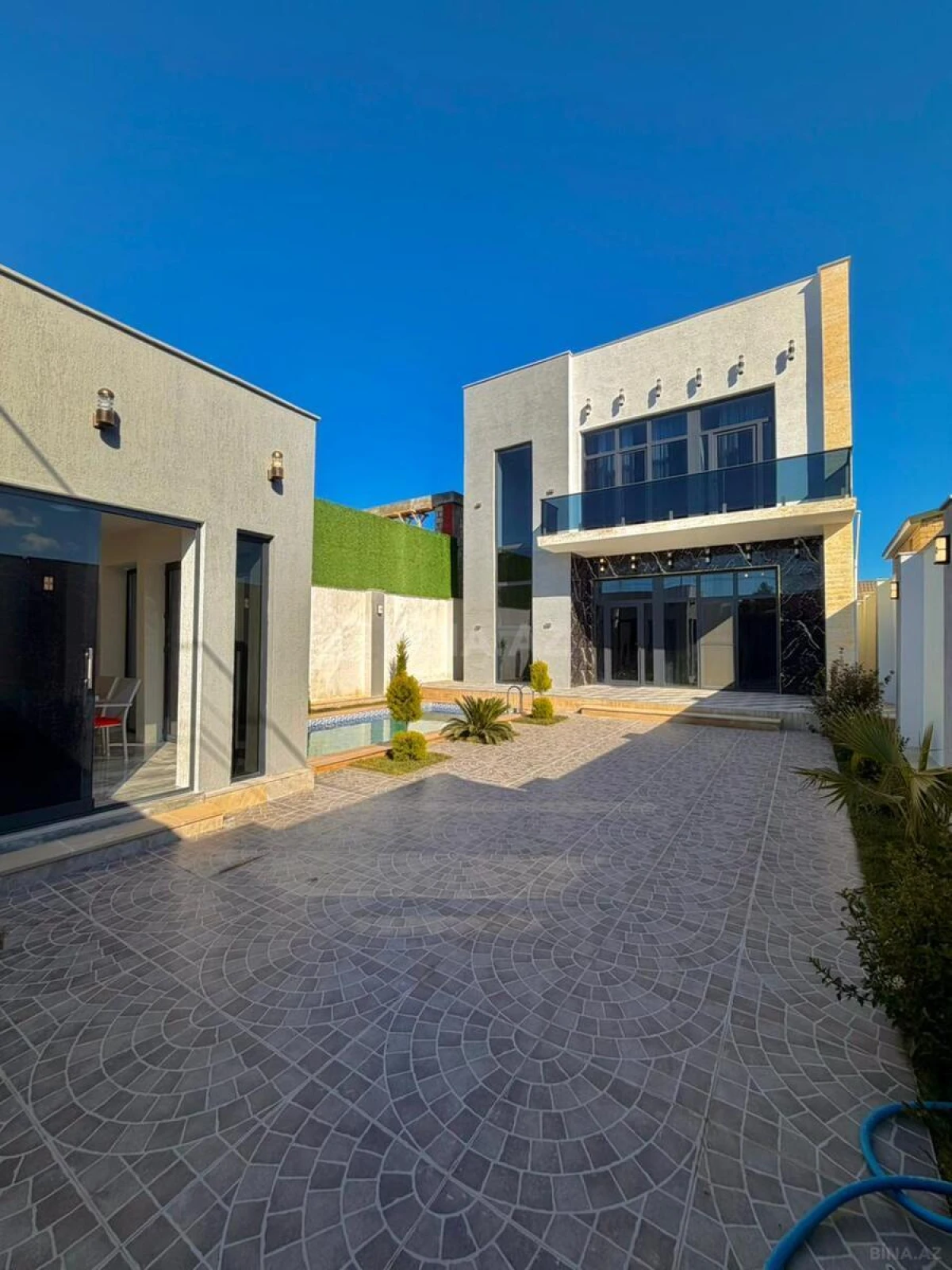 Satılır 4 otaqlı həyət evi 250 m²