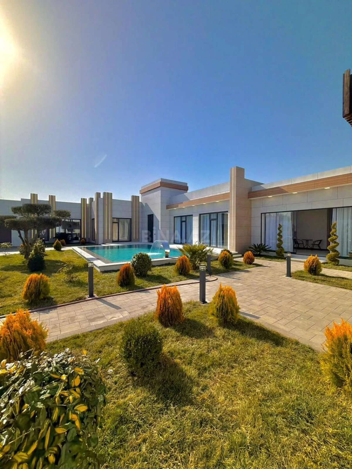 Satılır 5 otaqlı həyət evi 260 m²