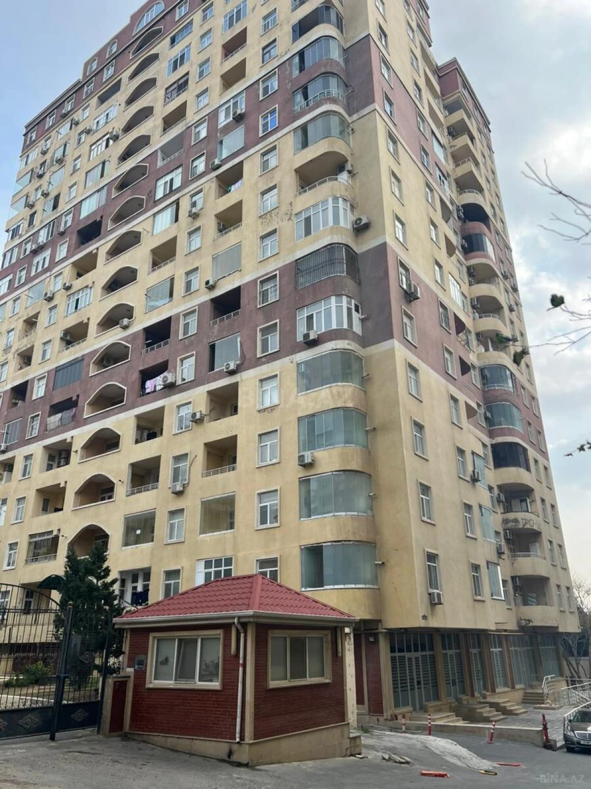 Satılır 2 otaqlı mənzil 114 m²