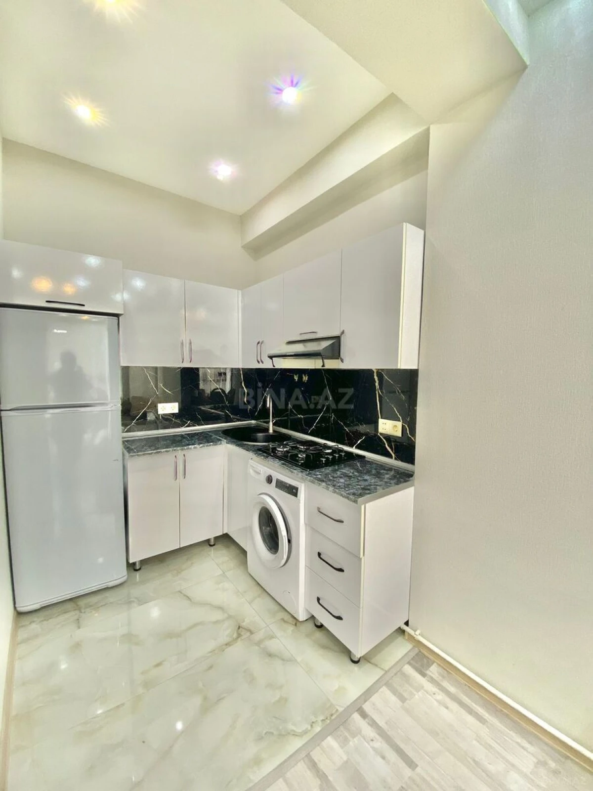 Kirayə verilir 2 otaqlı mənzil 60 m²