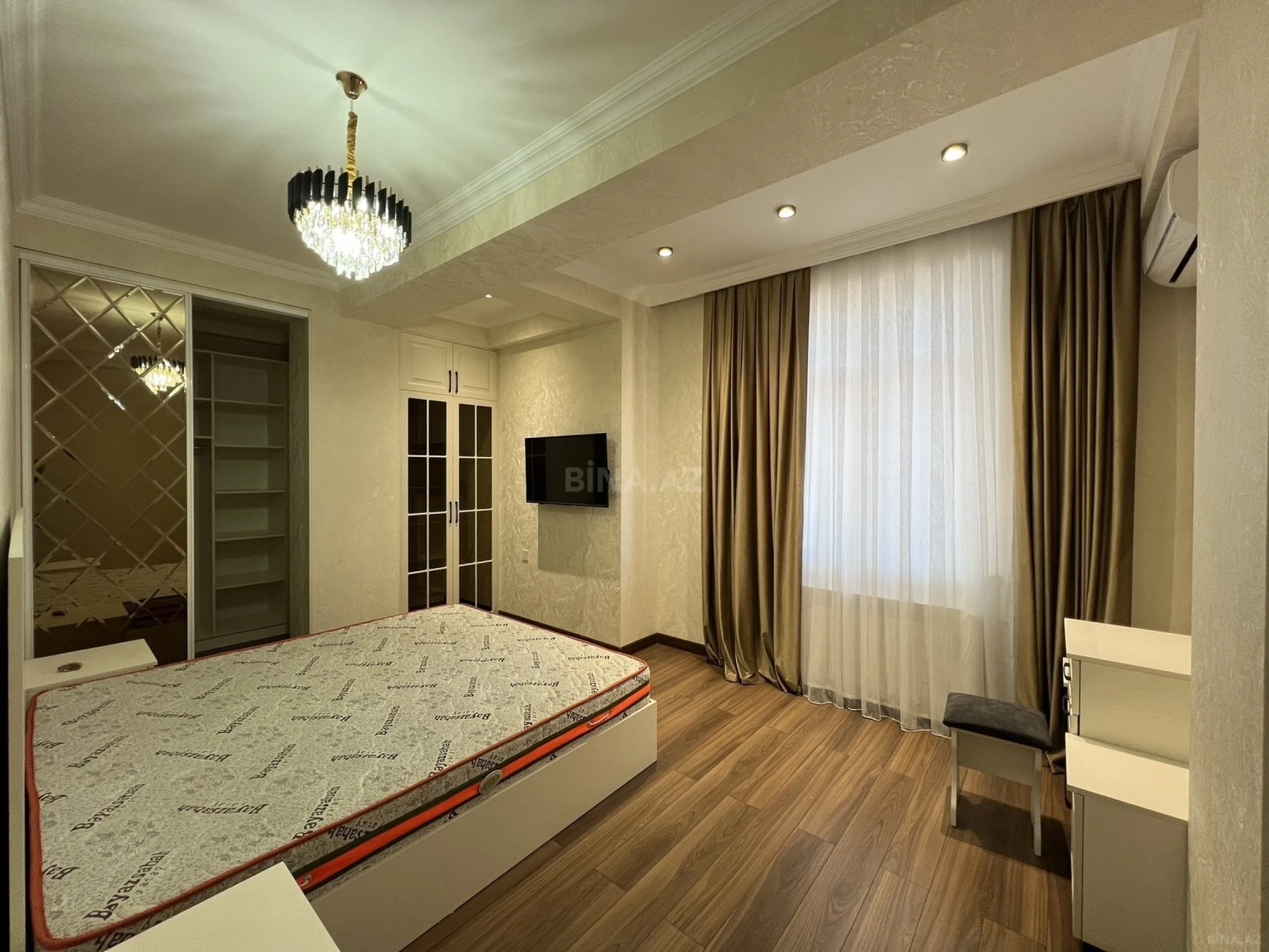 Kirayə verilir 2 otaqlı mənzil 87 m²