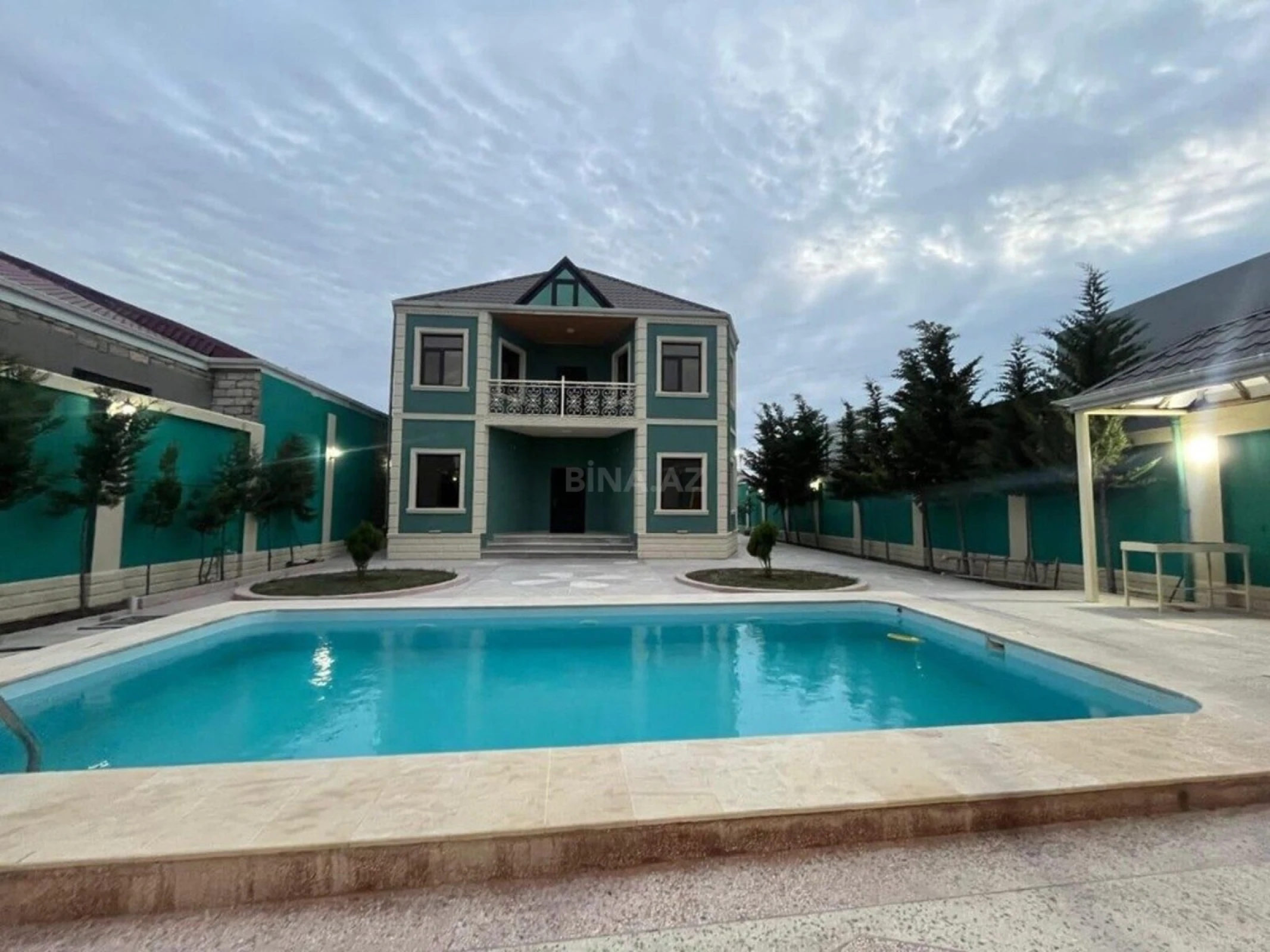 Kirayə verilir 5 otaqlı həyət evi 300 m²