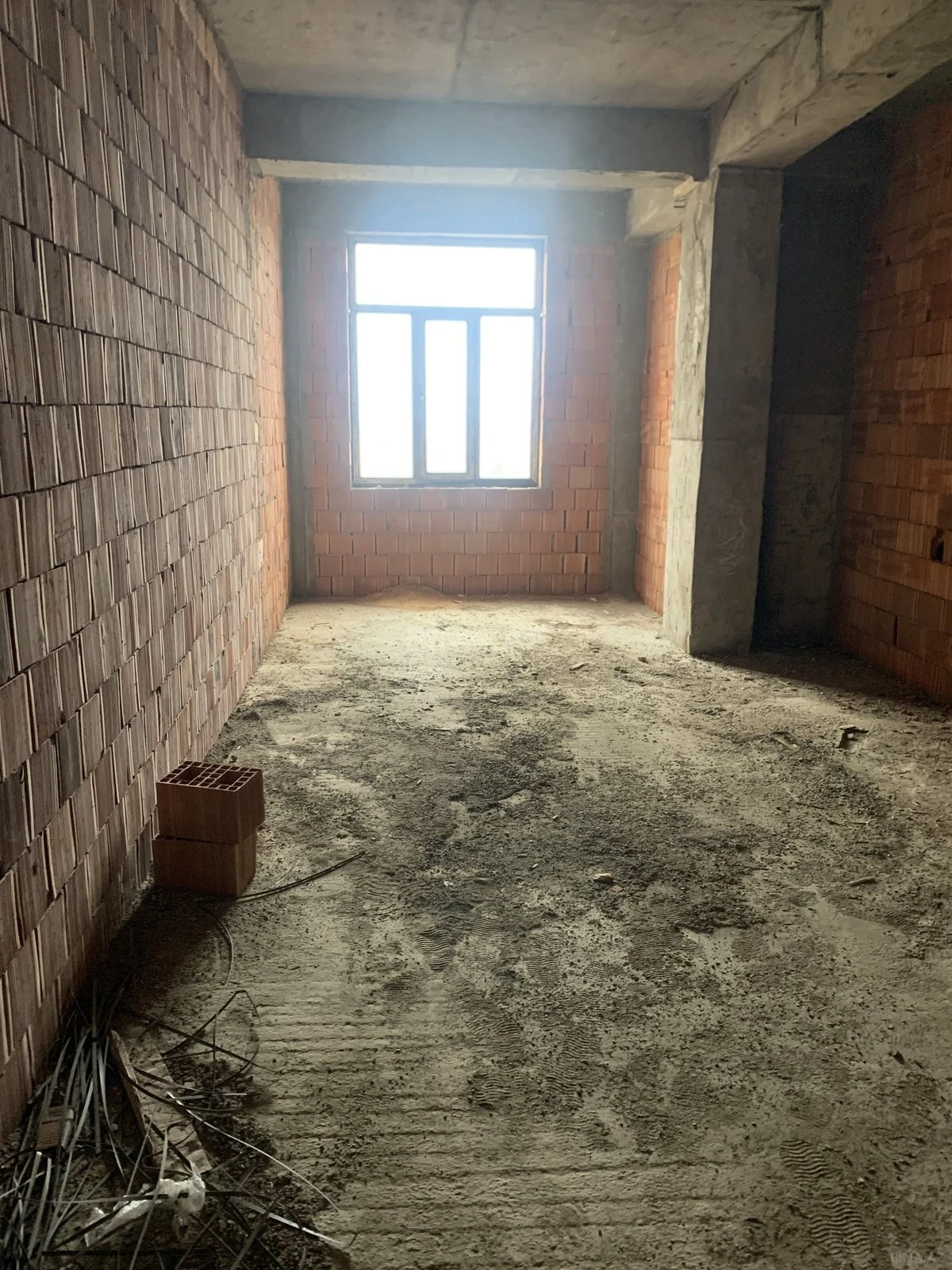 Satılır 2 otaqlı mənzil 72 m²