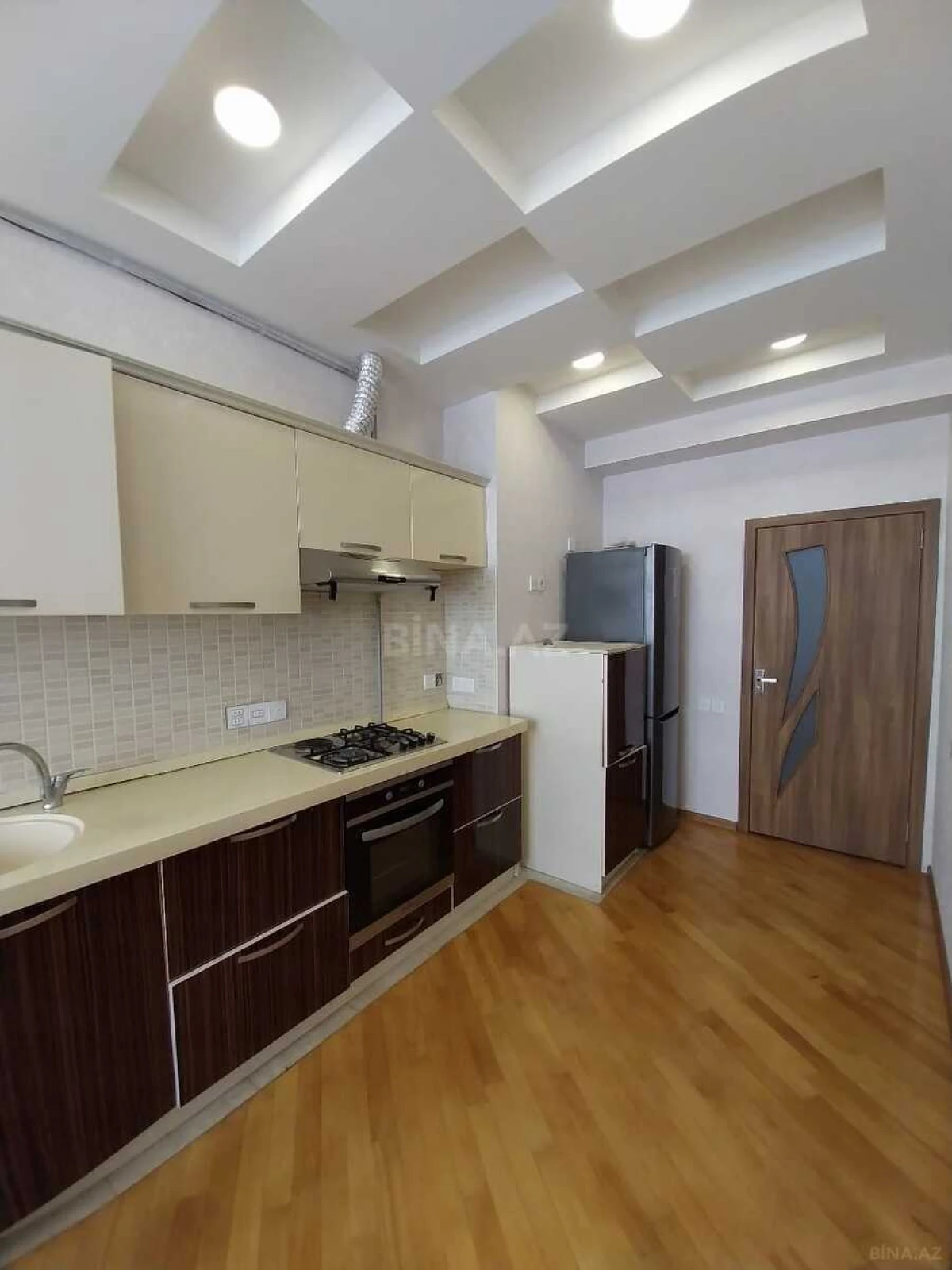 Kirayə verilir 2 otaqlı mənzil 90 m²