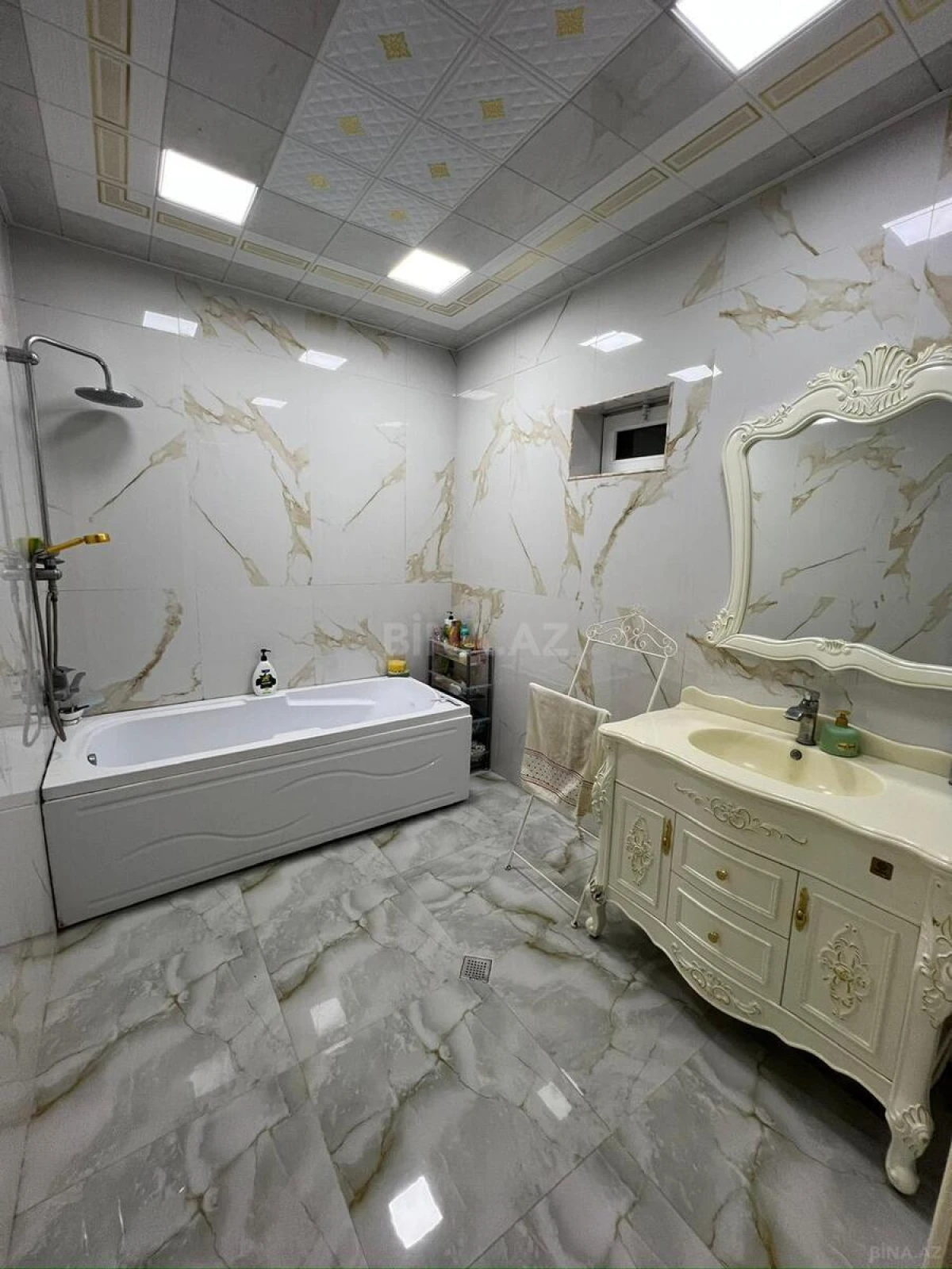 Satılır 6 otaqlı həyət evi 200 m²