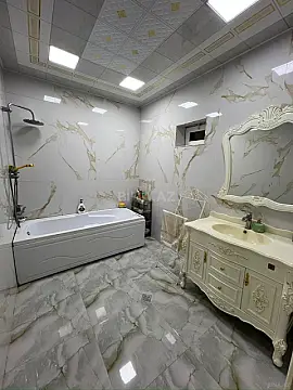 Satılır 6 otaqlı həyət evi 200 m²