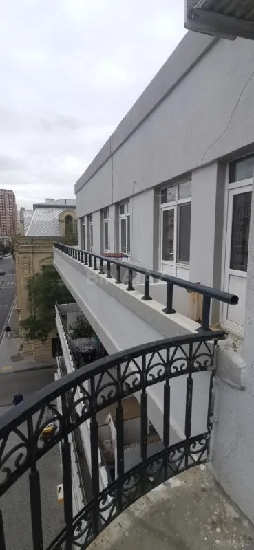 Satılır 4 otaqlı mənzil 100 m²