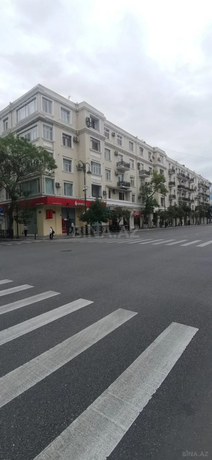 Satılır 4 otaqlı mənzil 100 m²