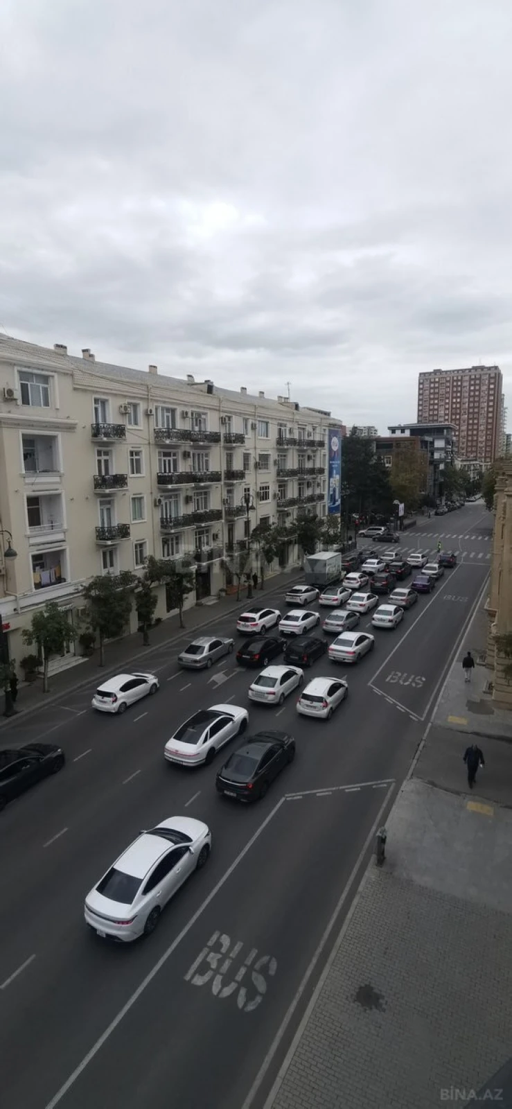 Satılır 4 otaqlı mənzil 100 m²