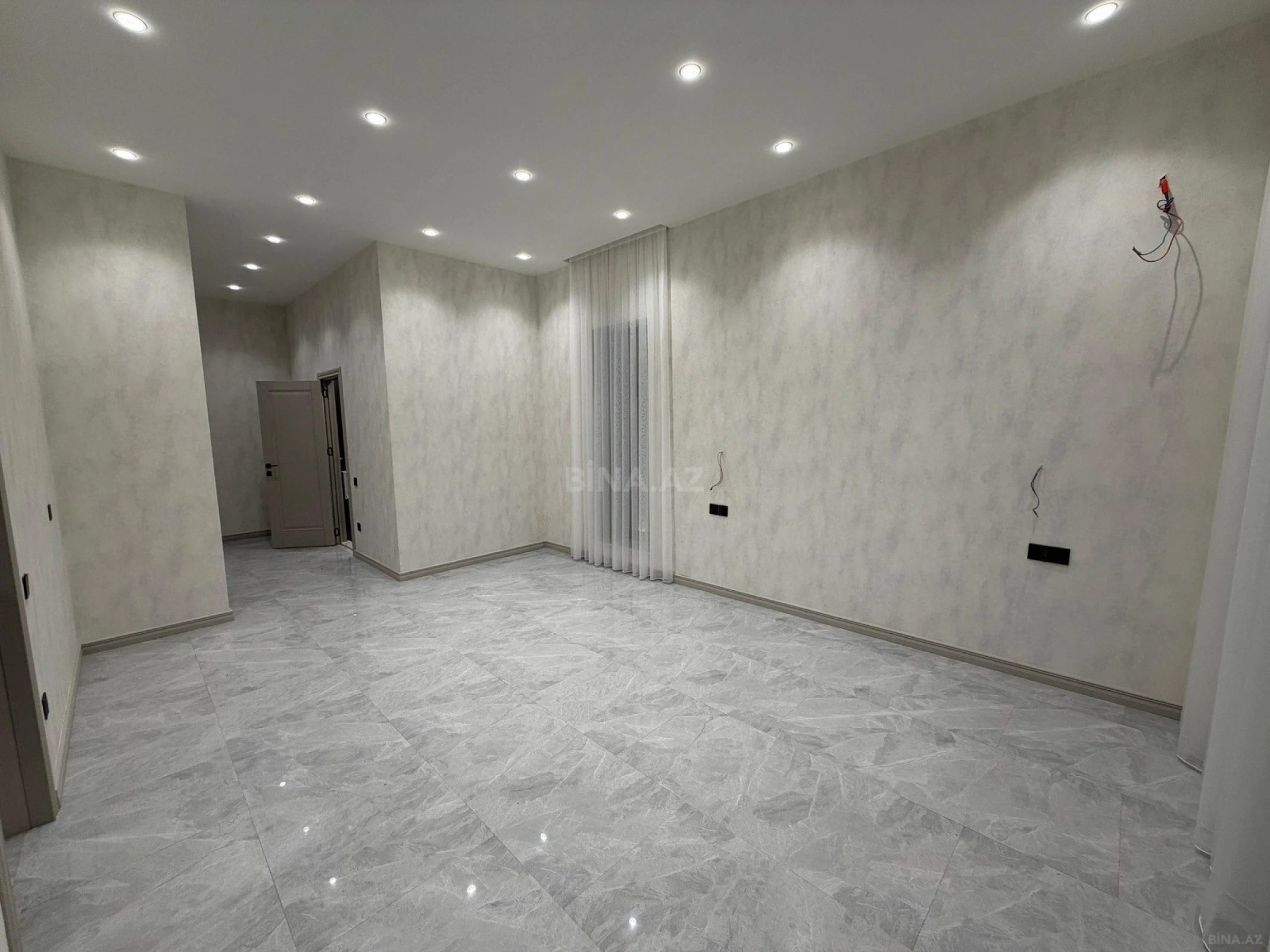Satılır 6 otaqlı həyət evi 350 m²