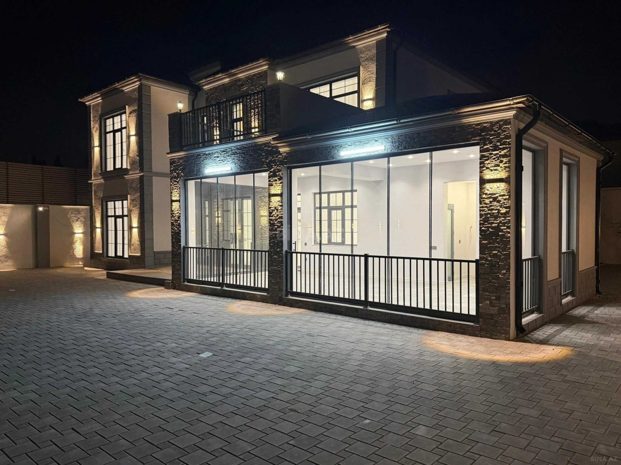 Satılır 6 otaqlı həyət evi 350 m²