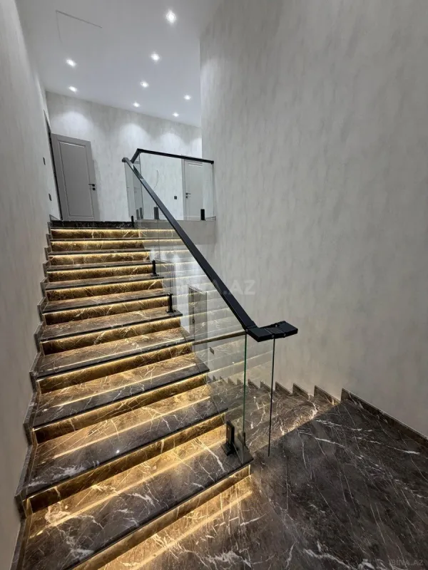 Satılır 6 otaqlı həyət evi 350 m²