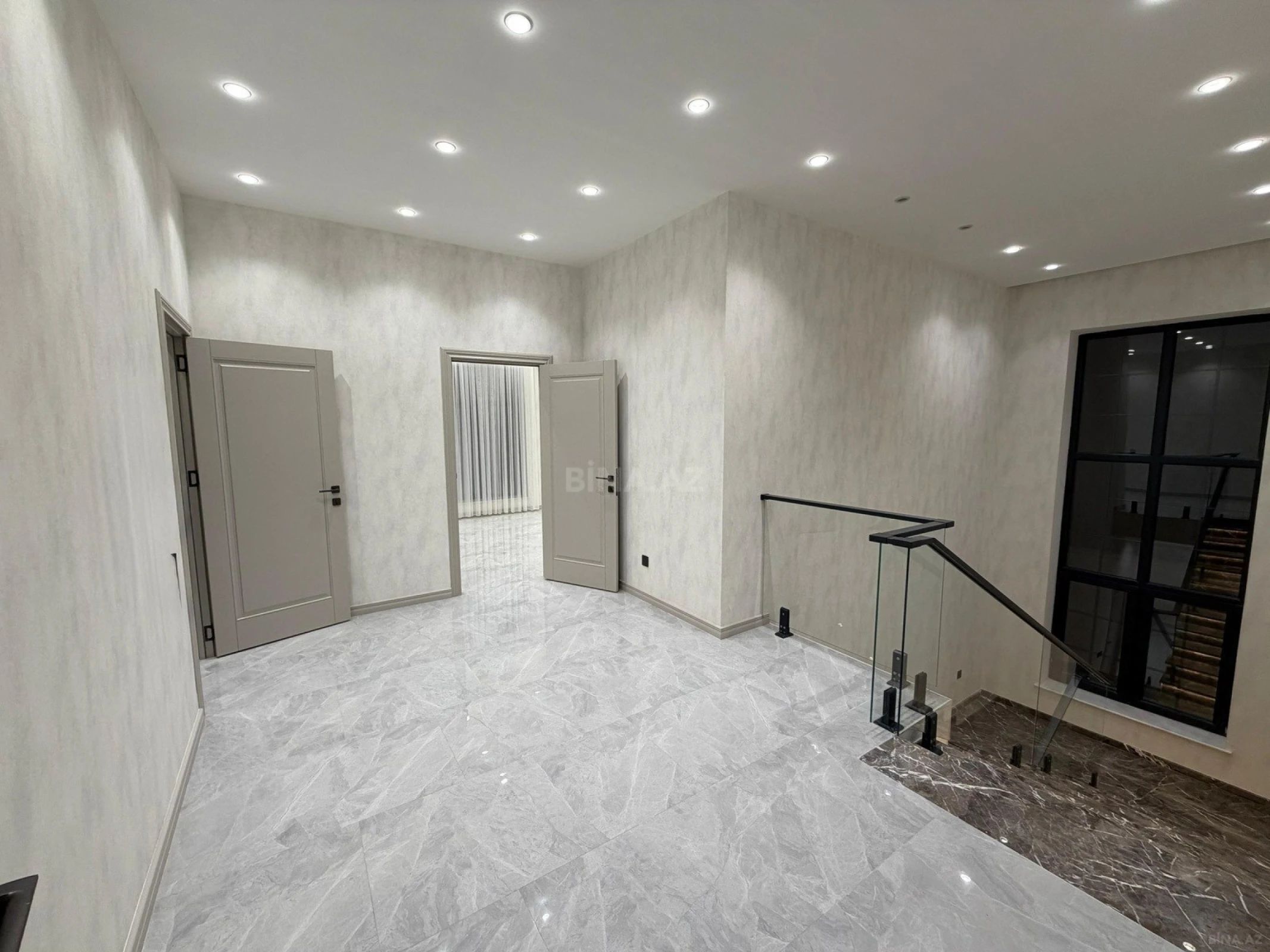 Satılır 6 otaqlı həyət evi 350 m²
