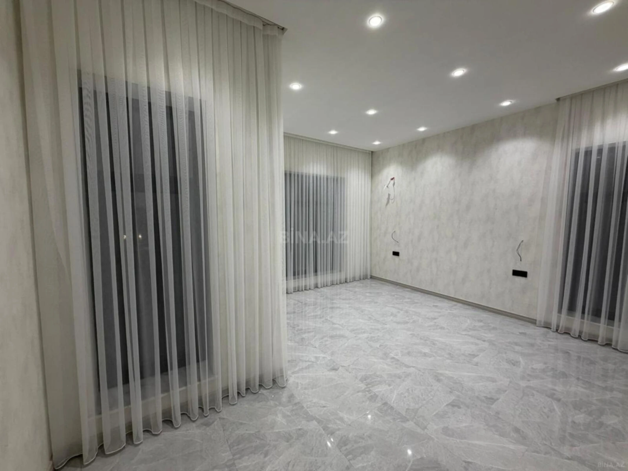 Satılır 6 otaqlı həyət evi 350 m²