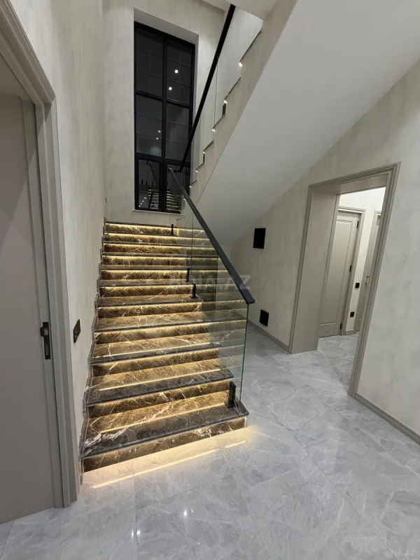 Satılır 6 otaqlı həyət evi 350 m²