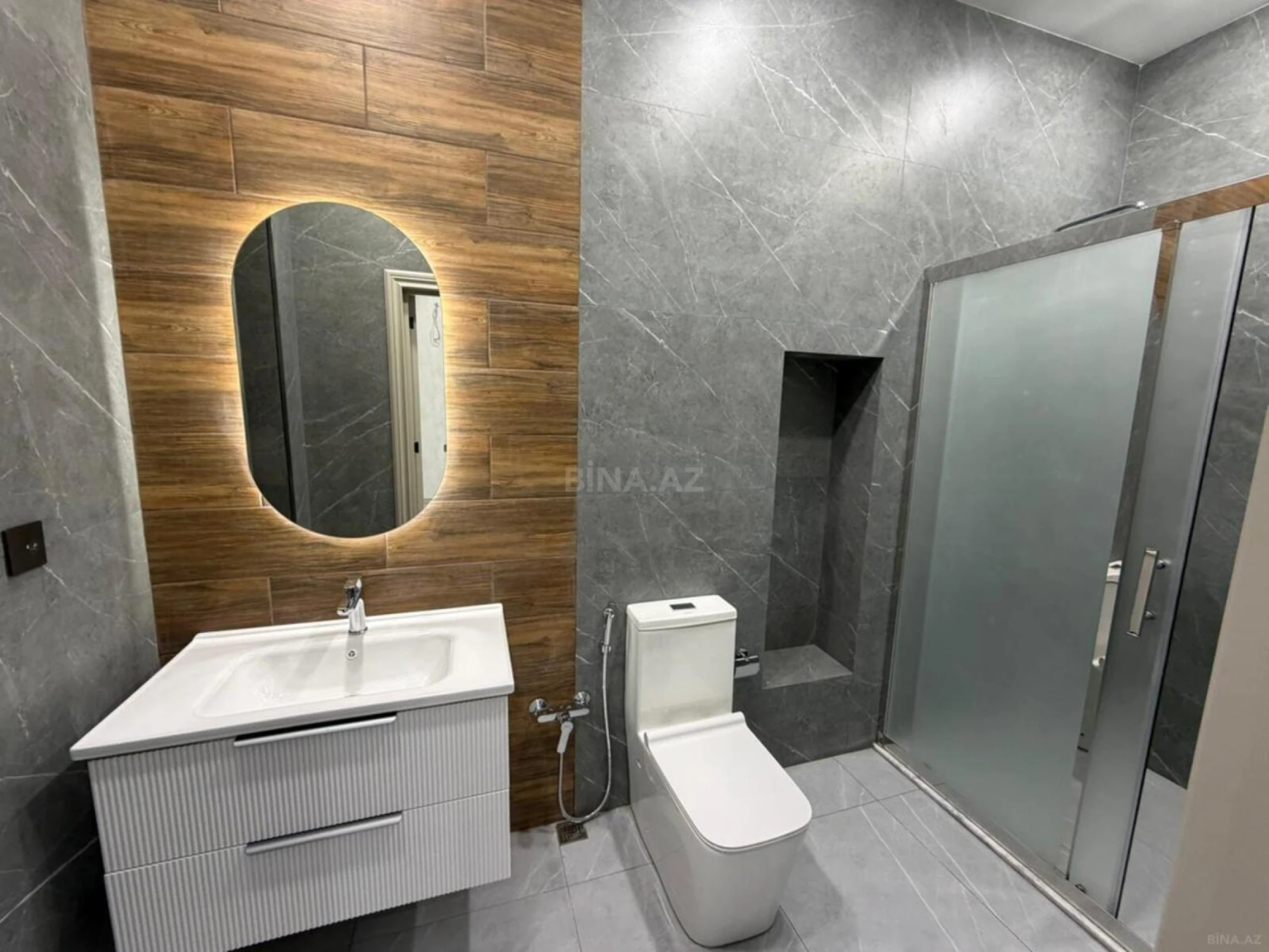 Satılır 6 otaqlı həyət evi 350 m²