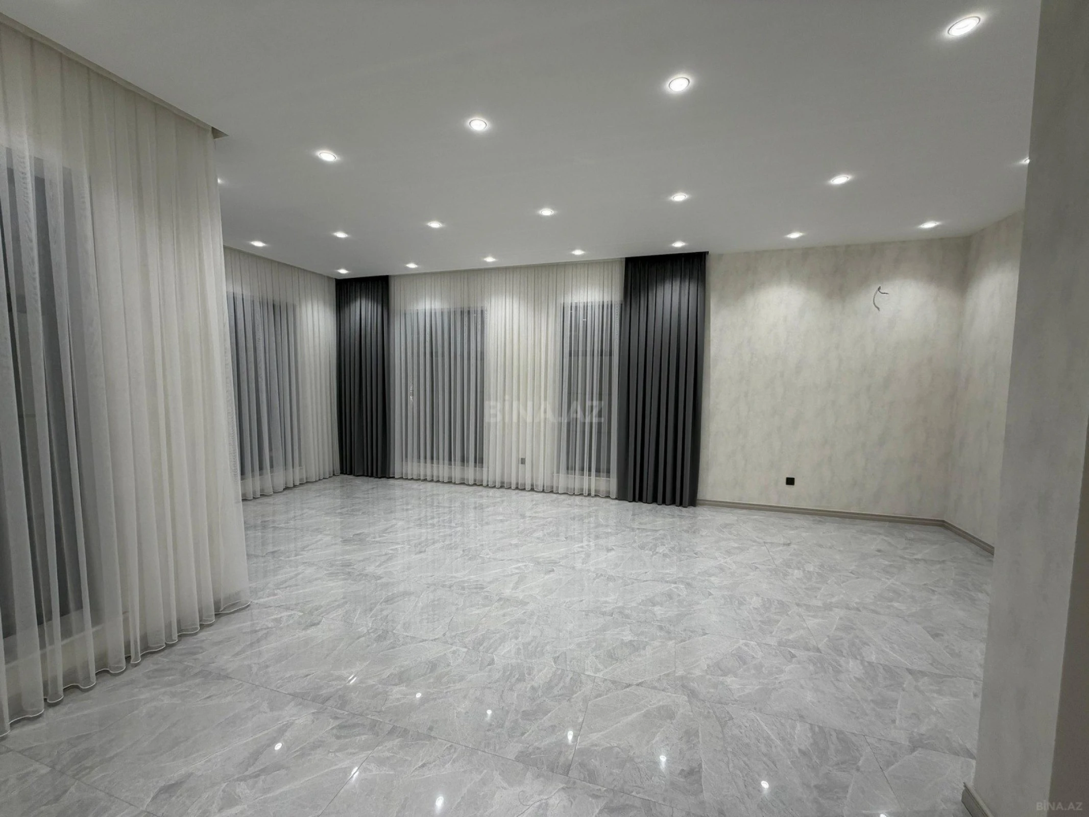 Satılır 6 otaqlı həyət evi 350 m²