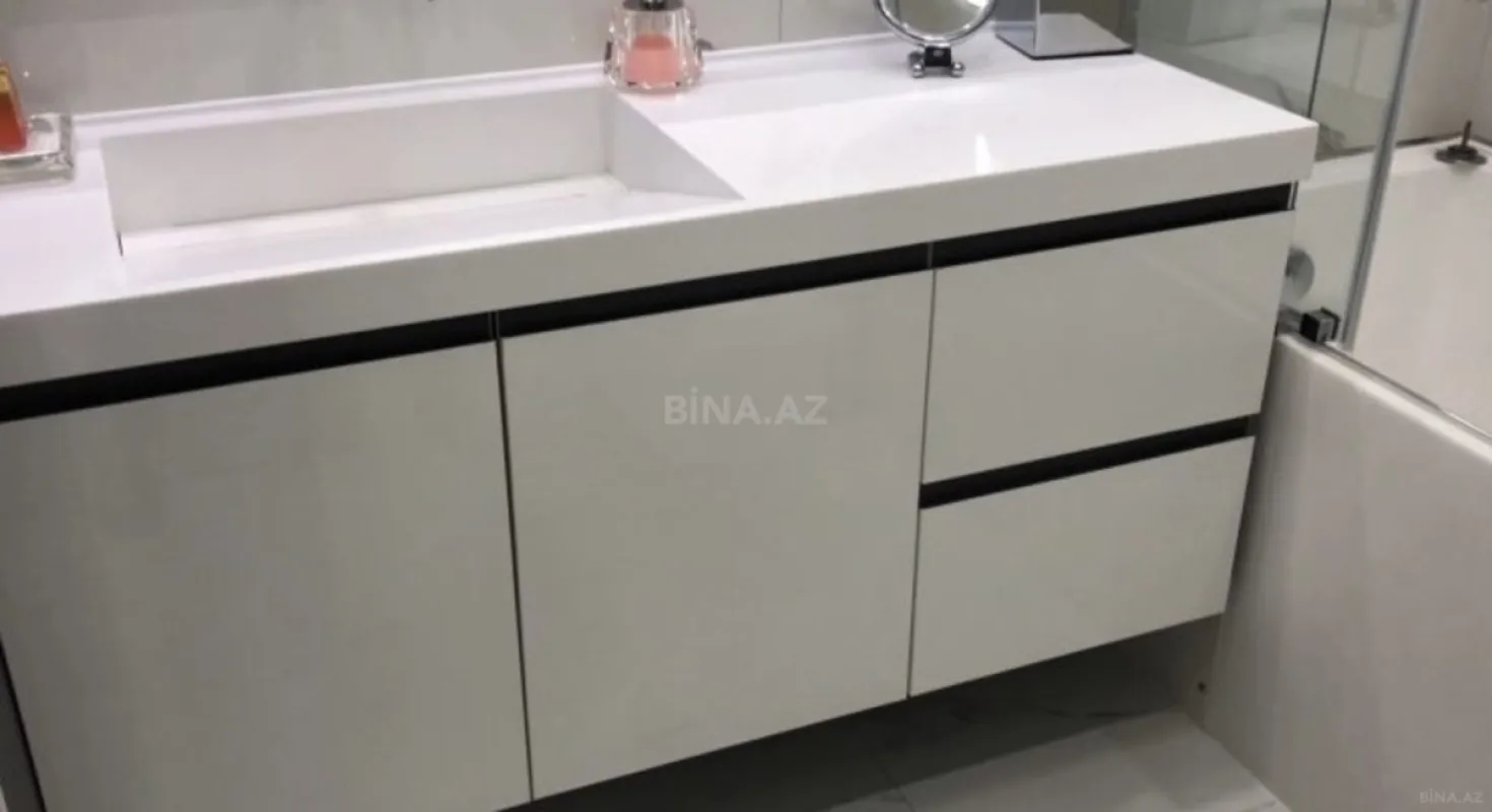 Kirayə verilir 2 otaqlı mənzil 140 m²