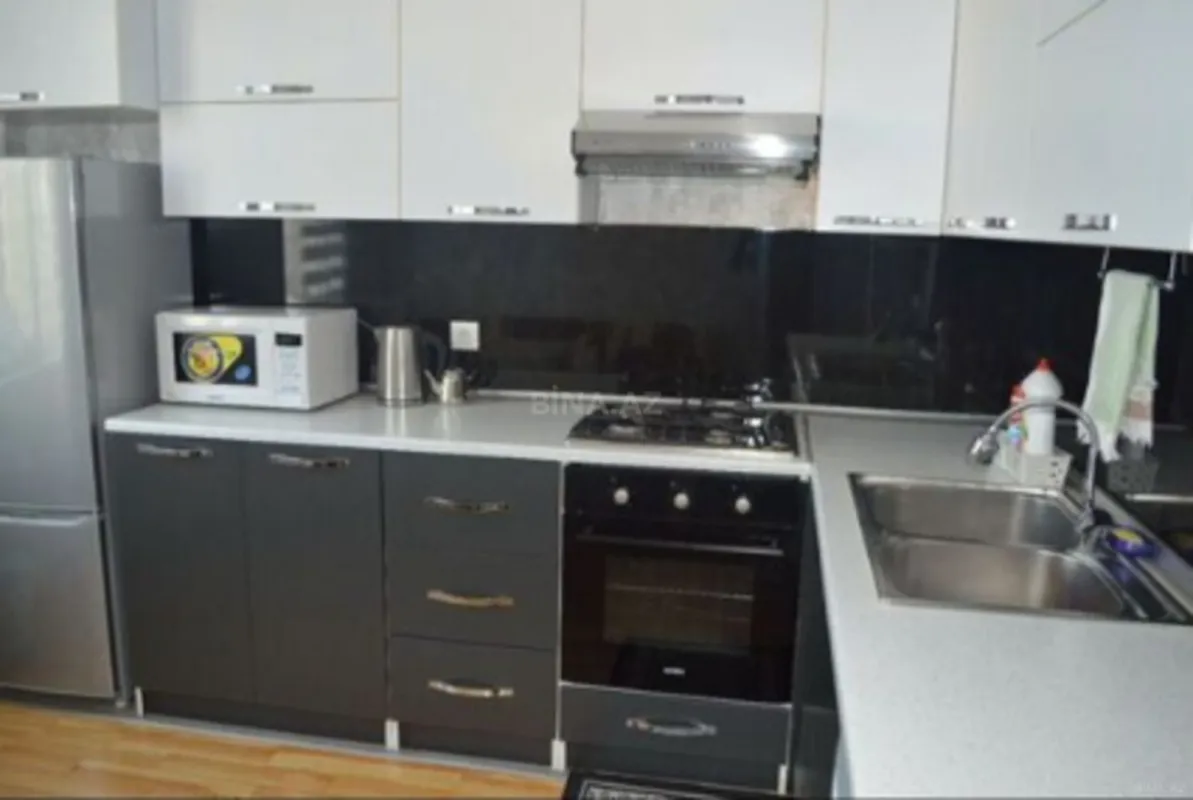 Kirayə verilir 2 otaqlı mənzil 100 m²