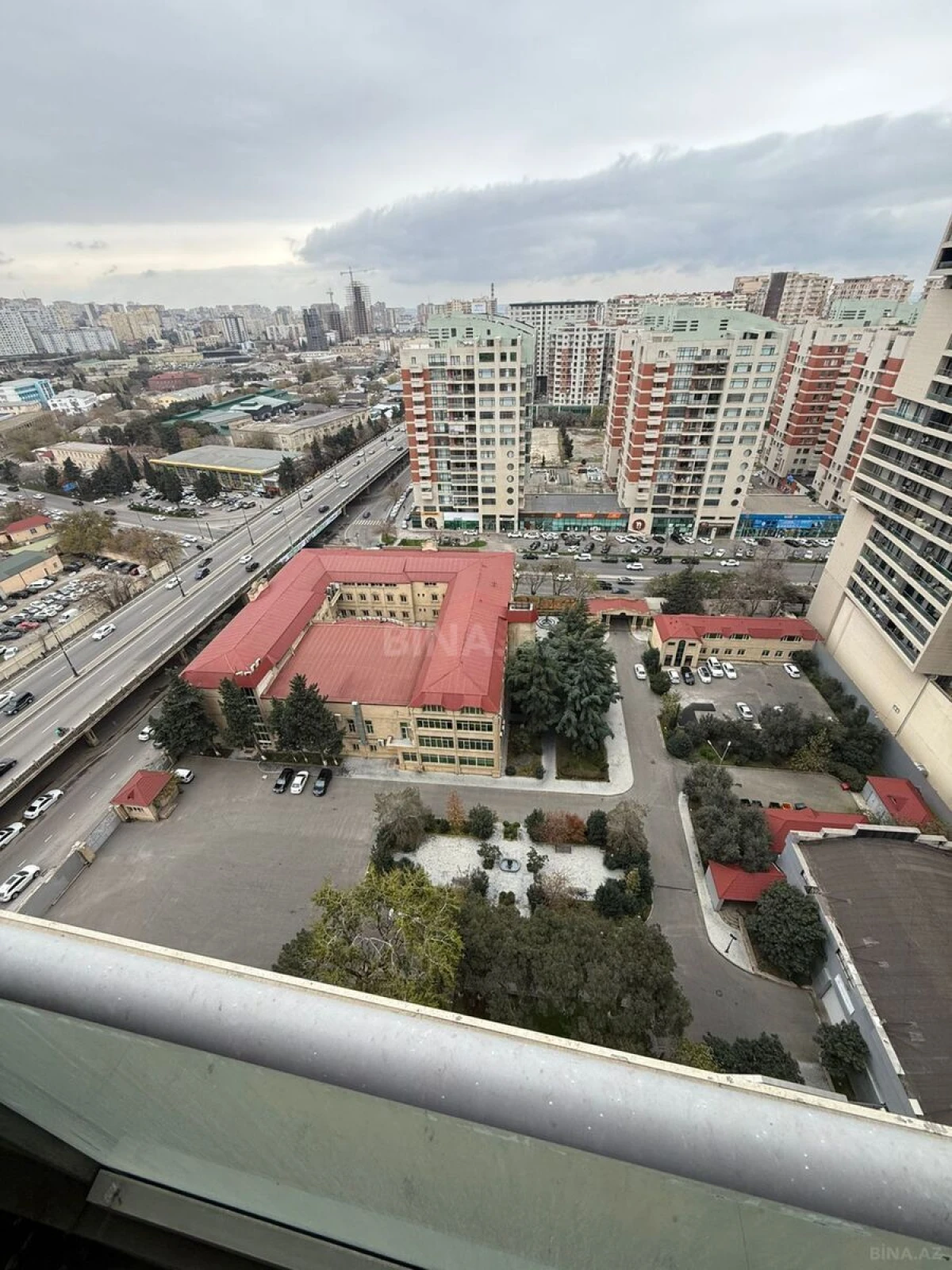 Satılır 2 otaqlı mənzil 98 m²