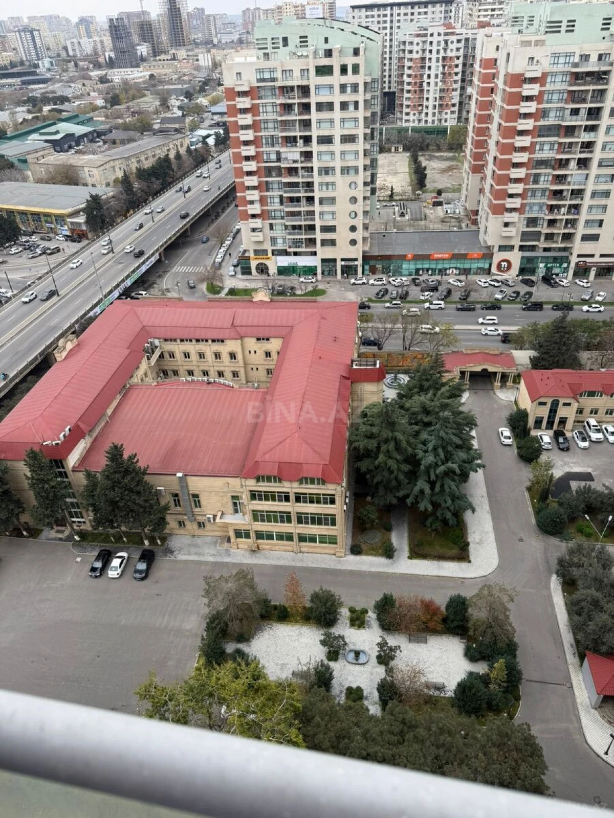 Satılır 2 otaqlı mənzil 98 m²