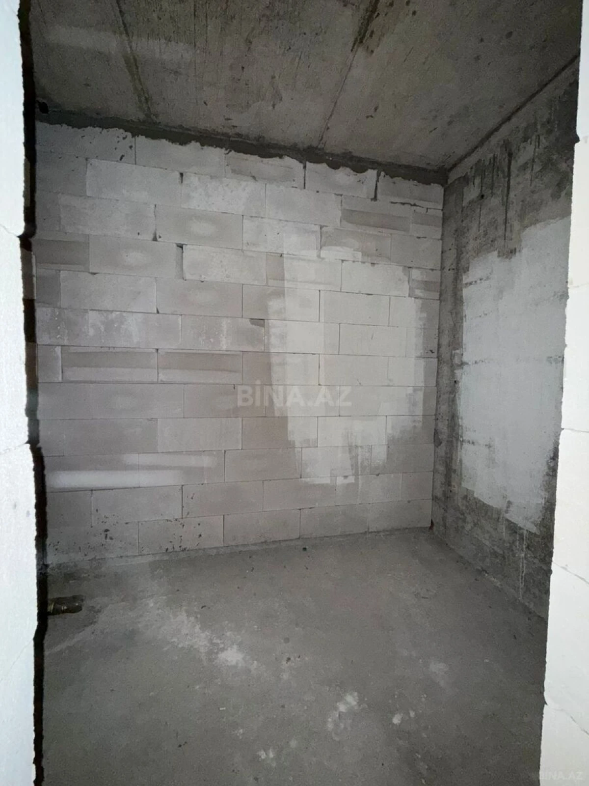 Satılır 2 otaqlı mənzil 98 m²