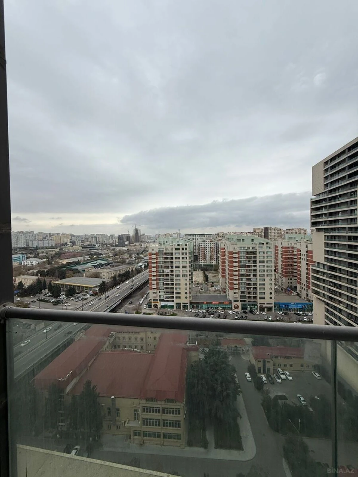 Satılır 2 otaqlı mənzil 98 m²