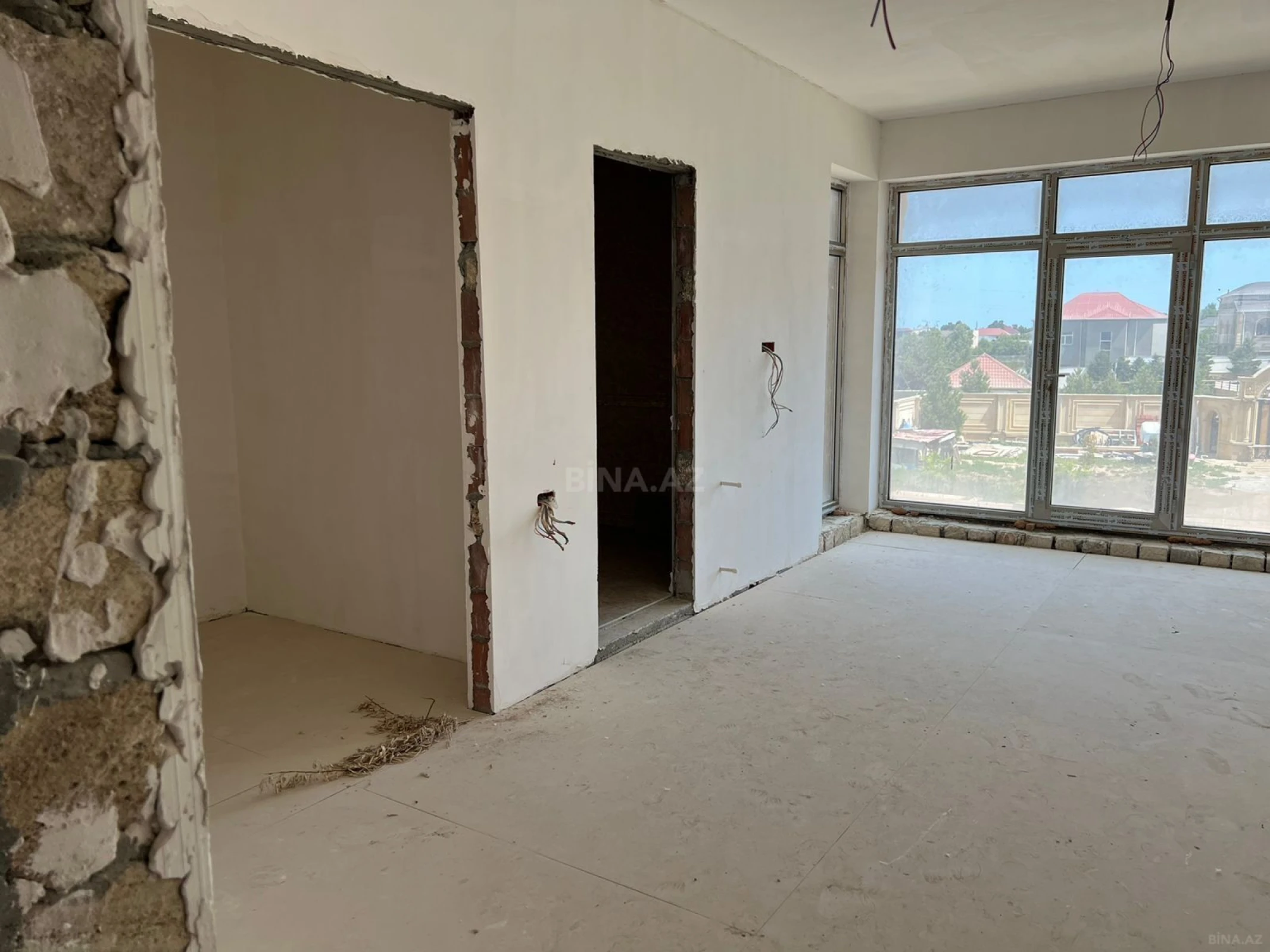 Satılır 9 otaqlı həyət evi 300 m²