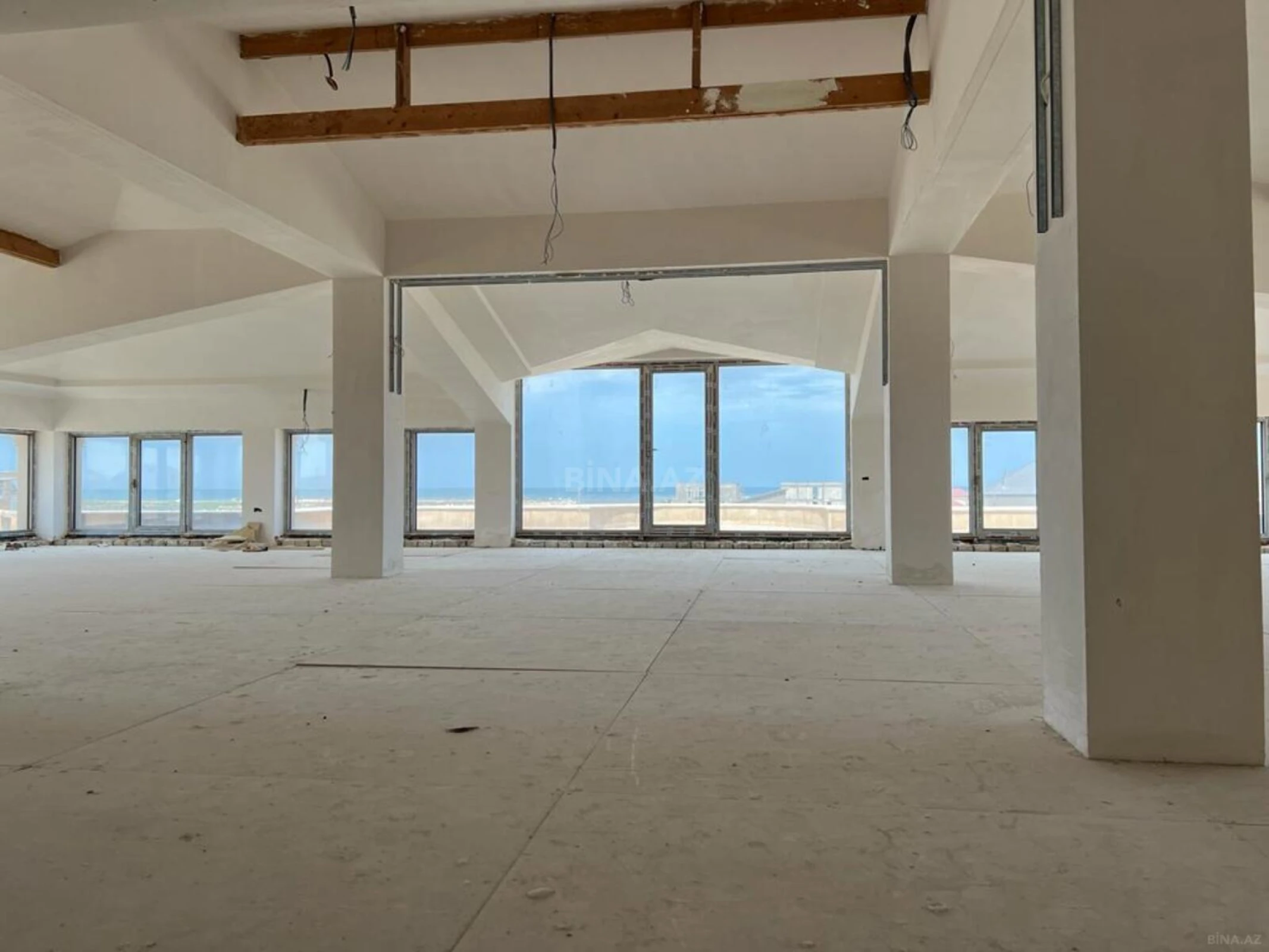 Satılır 9 otaqlı həyət evi 300 m²