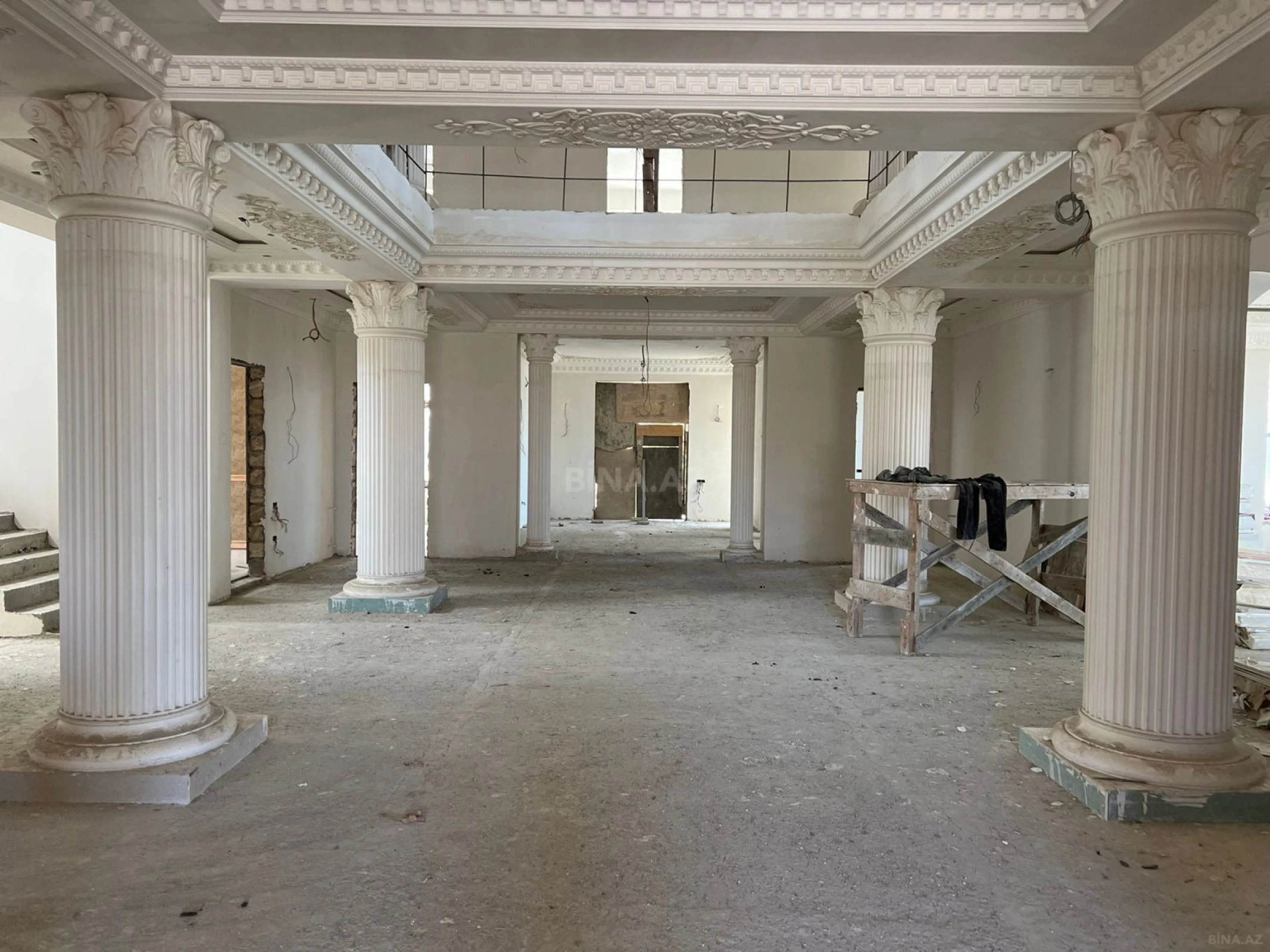 Satılır 9 otaqlı həyət evi 300 m²