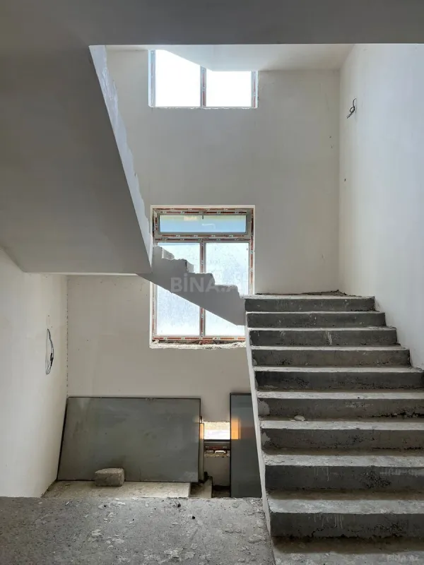 Satılır 9 otaqlı həyət evi 300 m²