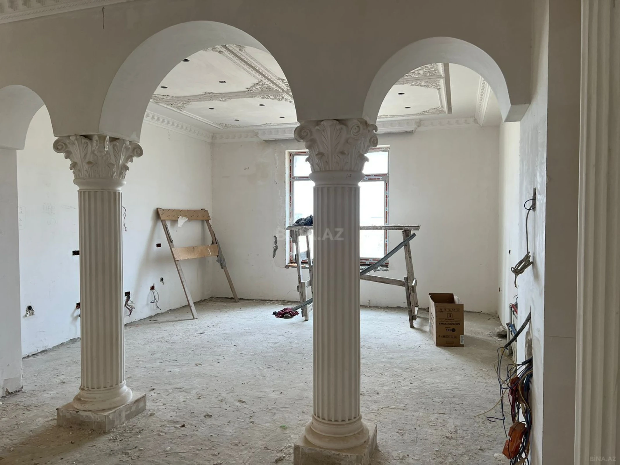 Satılır 9 otaqlı həyət evi 300 m²