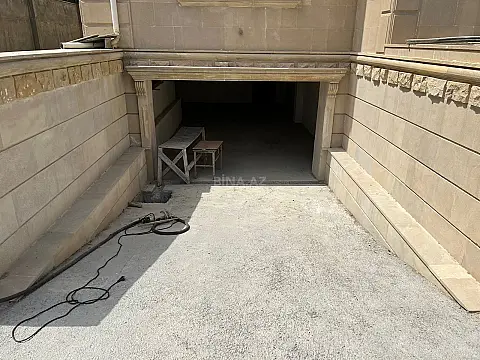 Satılır 9 otaqlı həyət evi 300 m²