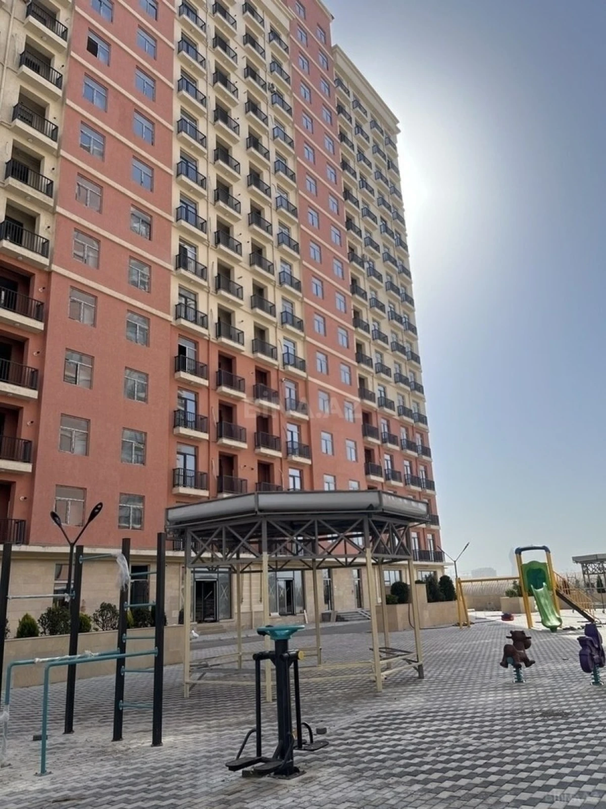 Satılır 3 otaqlı mənzil 111 m²