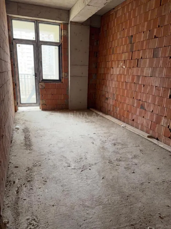 Satılır 4 otaqlı mənzil 172 m²