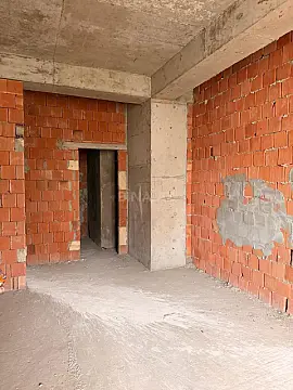 Satılır 4 otaqlı mənzil 172 m²