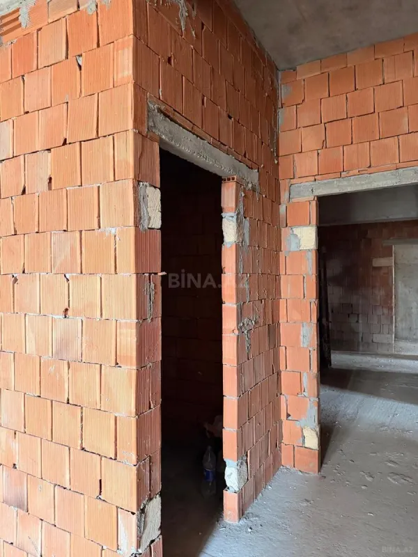 Satılır 4 otaqlı mənzil 172 m²