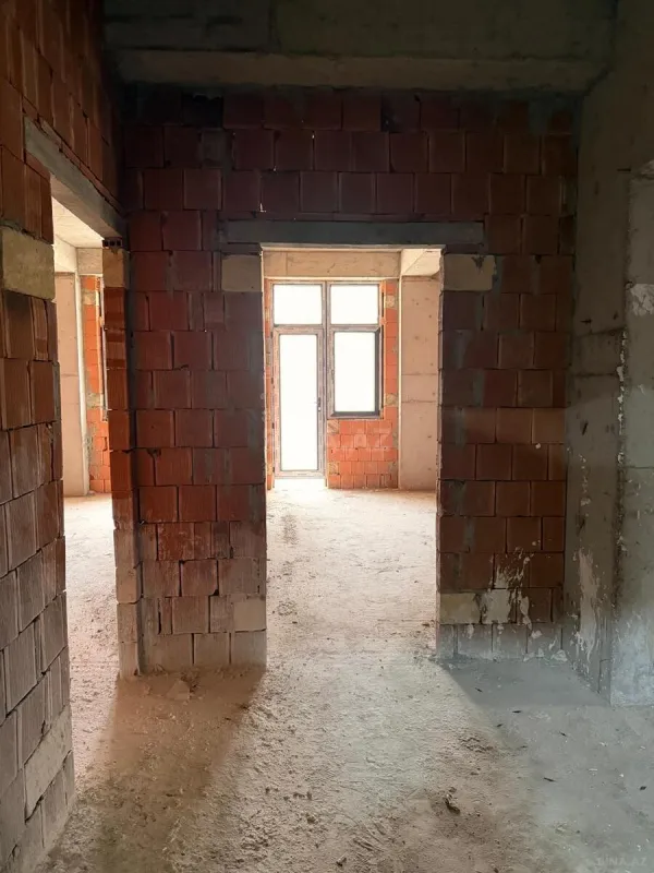 Satılır 4 otaqlı mənzil 172 m²