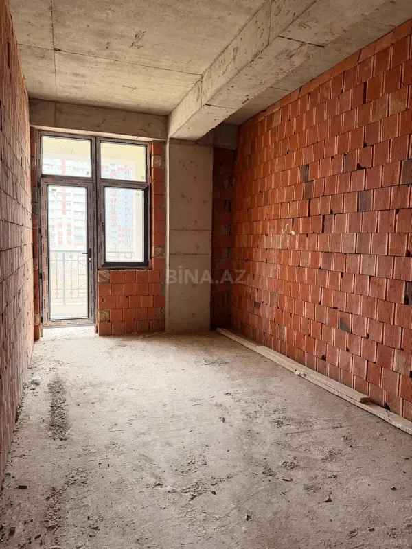 Satılır 4 otaqlı mənzil 172 m²