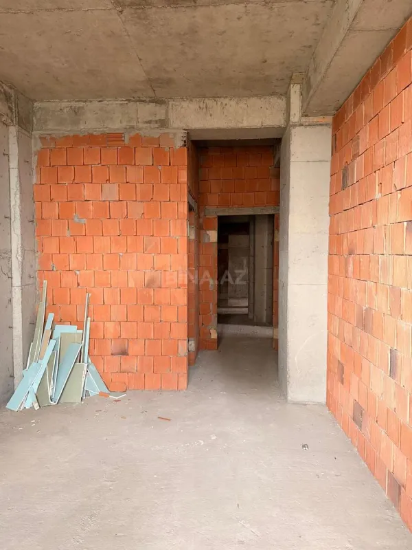 Satılır 4 otaqlı mənzil 172 m²