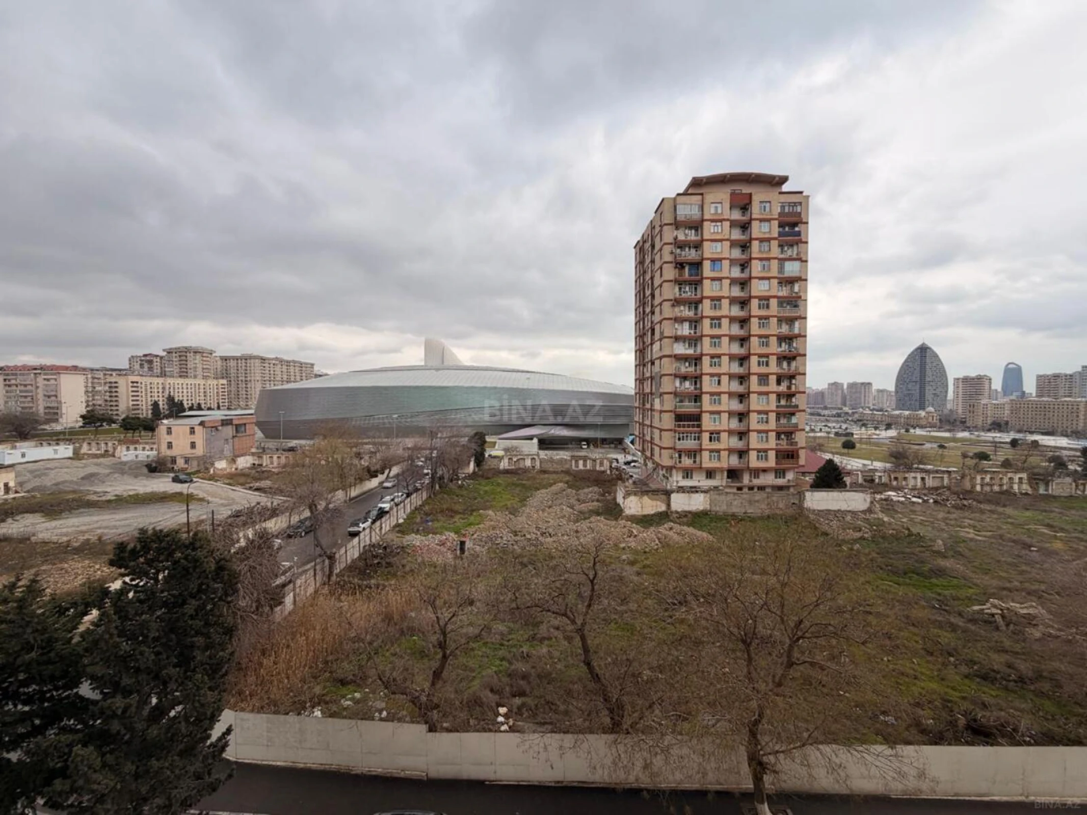 Satılır 4 otaqlı mənzil 172 m²