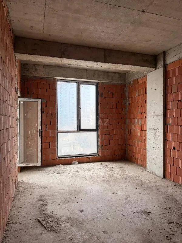 Satılır 4 otaqlı mənzil 172 m²