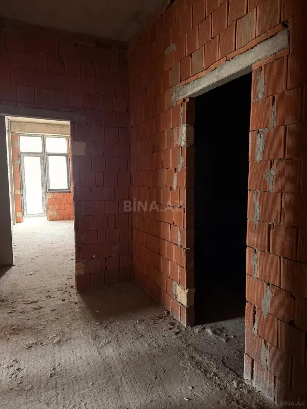 Satılır 4 otaqlı mənzil 172 m²