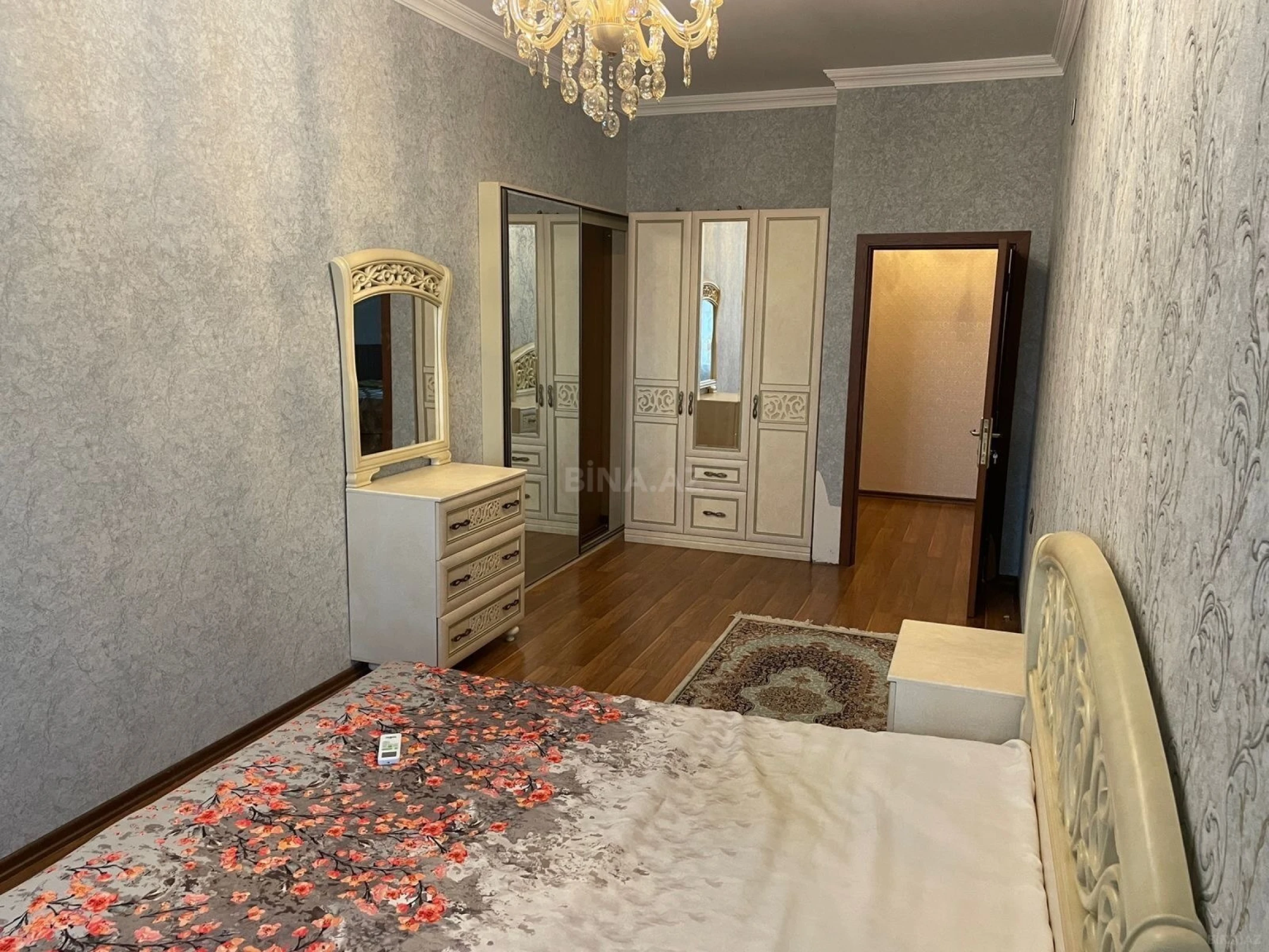 Kirayə verilir 4 otaqlı mənzil 170 m²