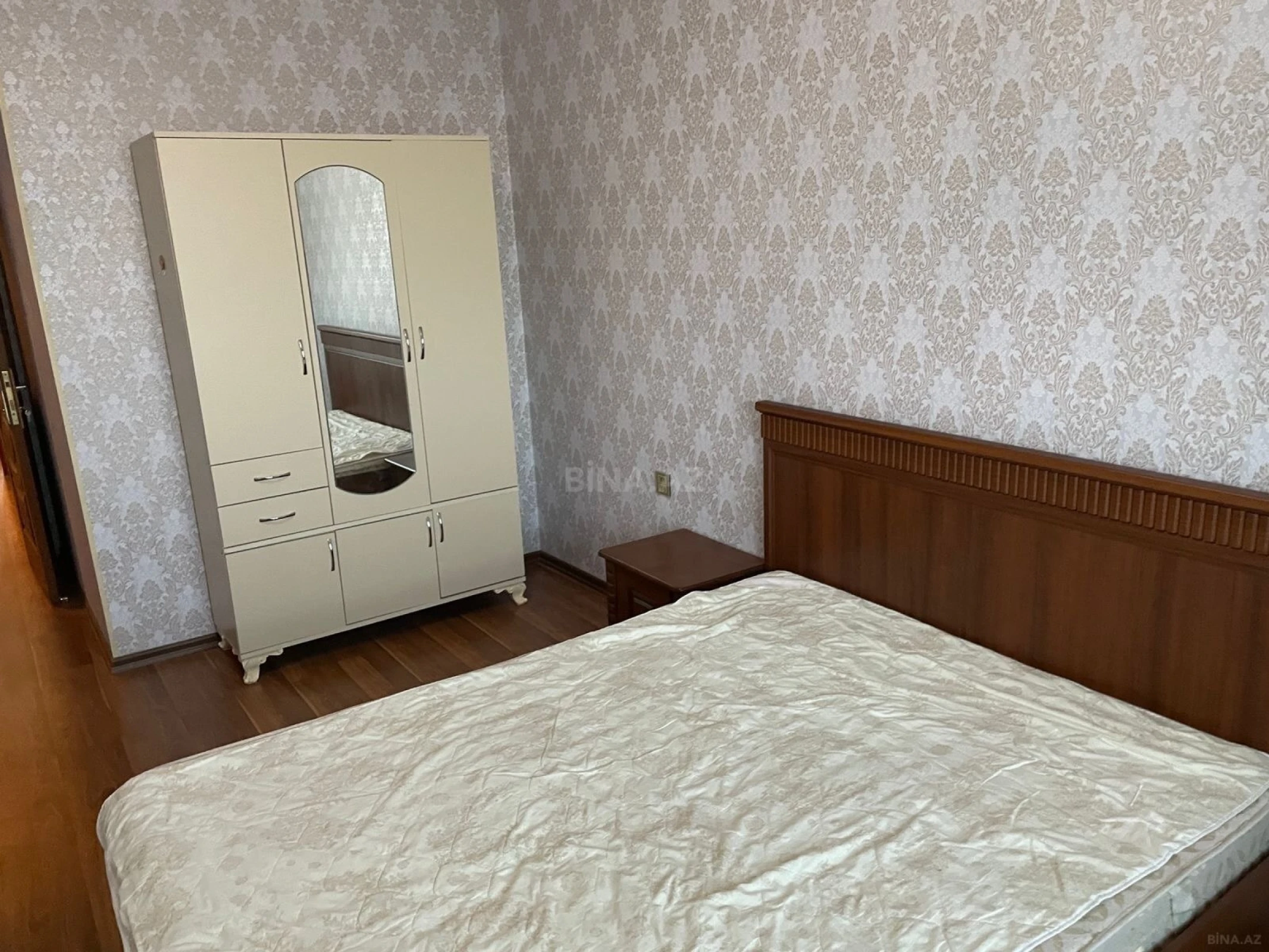 Kirayə verilir 4 otaqlı mənzil 170 m²